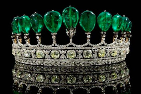 World's most expensive emerald - #1 The Diameter of Emeralds and Diamonds ($ 12.8 million)