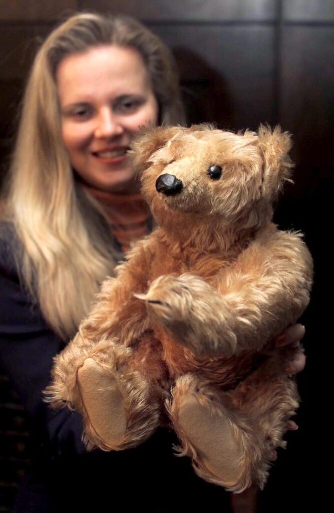 TOYMINT on X: In 2000, Steiff has collaborated with the world-famous brand  in fashion Louis Vuitton and created the most expensive teddy bear ever  sold. #toys #teddybear  / X